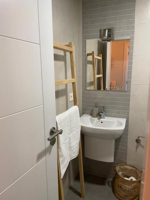 Apartamento A Un Paso De La Playa En Ares Con Piscina Y Parking Buitenkant foto