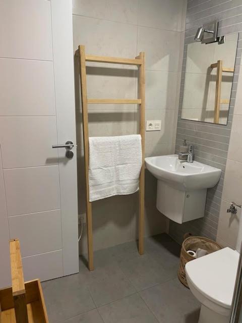 Apartamento A Un Paso De La Playa En Ares Con Piscina Y Parking Buitenkant foto